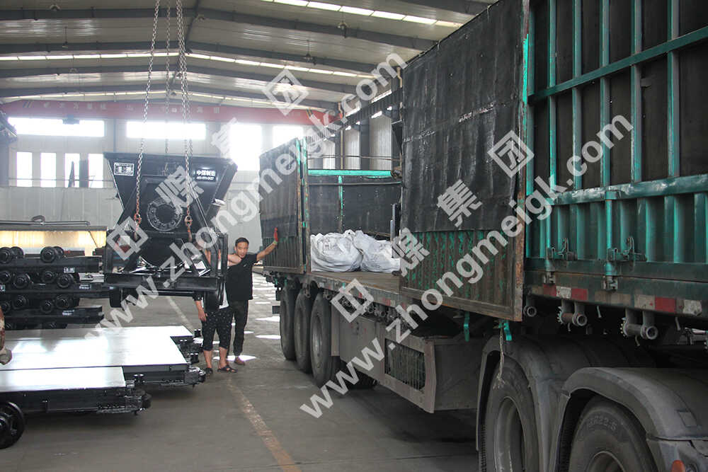 翻斗式礦車