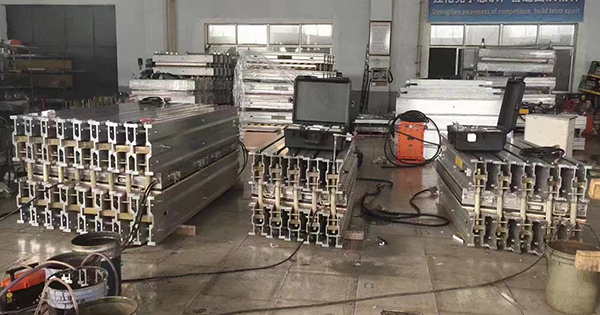 硫化機"